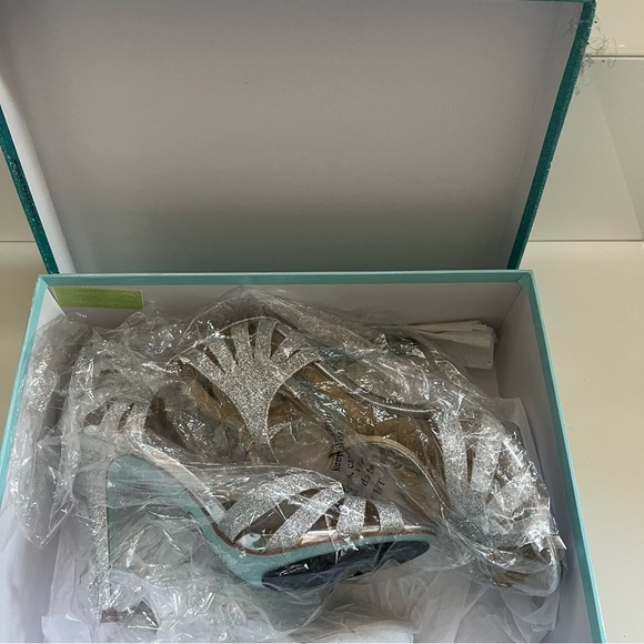 Betsey Johnson Shoes Silver Glitter T-Strap Heels | Color: Silver | Size: 7.5 - Picture 9 of 10